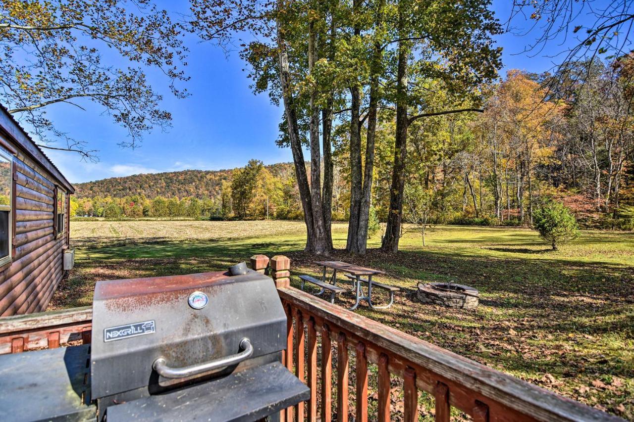 Rural Cabin Hideaway With Fire Pit And Mtn Views! Villa Parsons Exterior photo